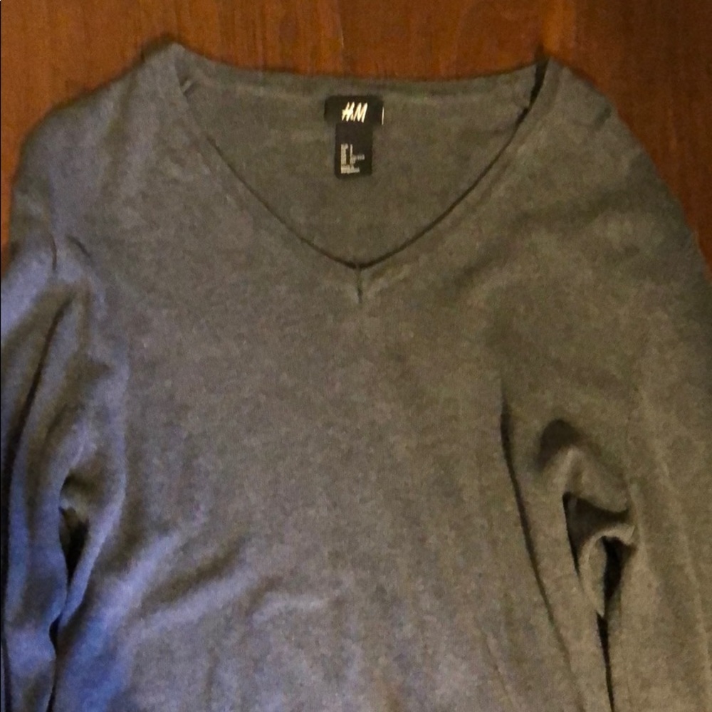 H&M v neck sweater in gray color size small